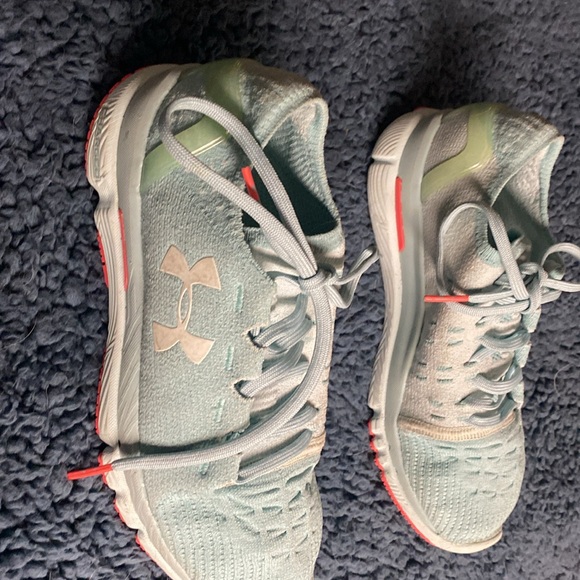 Never used wrong size. Beautiful color & shoe. 7 1/2 Under Armor - Picture 6 of 9